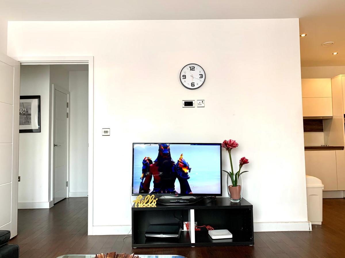 2-Bedrooms Modern Apartment Next To Velodrome, Lounge, Balcony, Parking, Abba London Ngoại thất bức ảnh