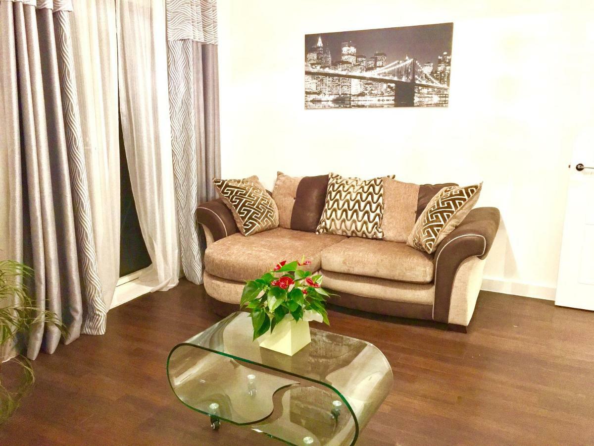 2-Bedrooms Modern Apartment Next To Velodrome, Lounge, Balcony, Parking, Abba London Ngoại thất bức ảnh