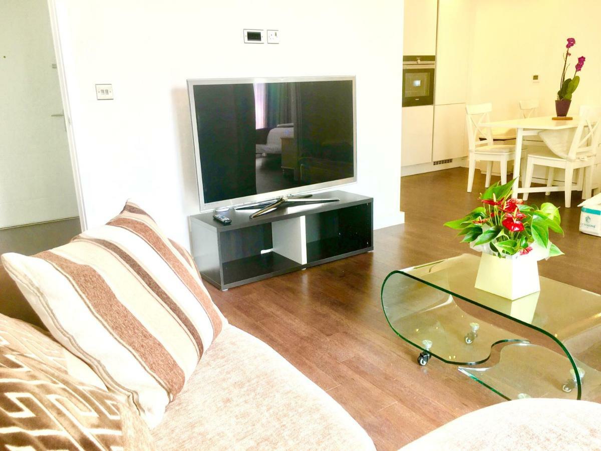 2-Bedrooms Modern Apartment Next To Velodrome, Lounge, Balcony, Parking, Abba London Ngoại thất bức ảnh