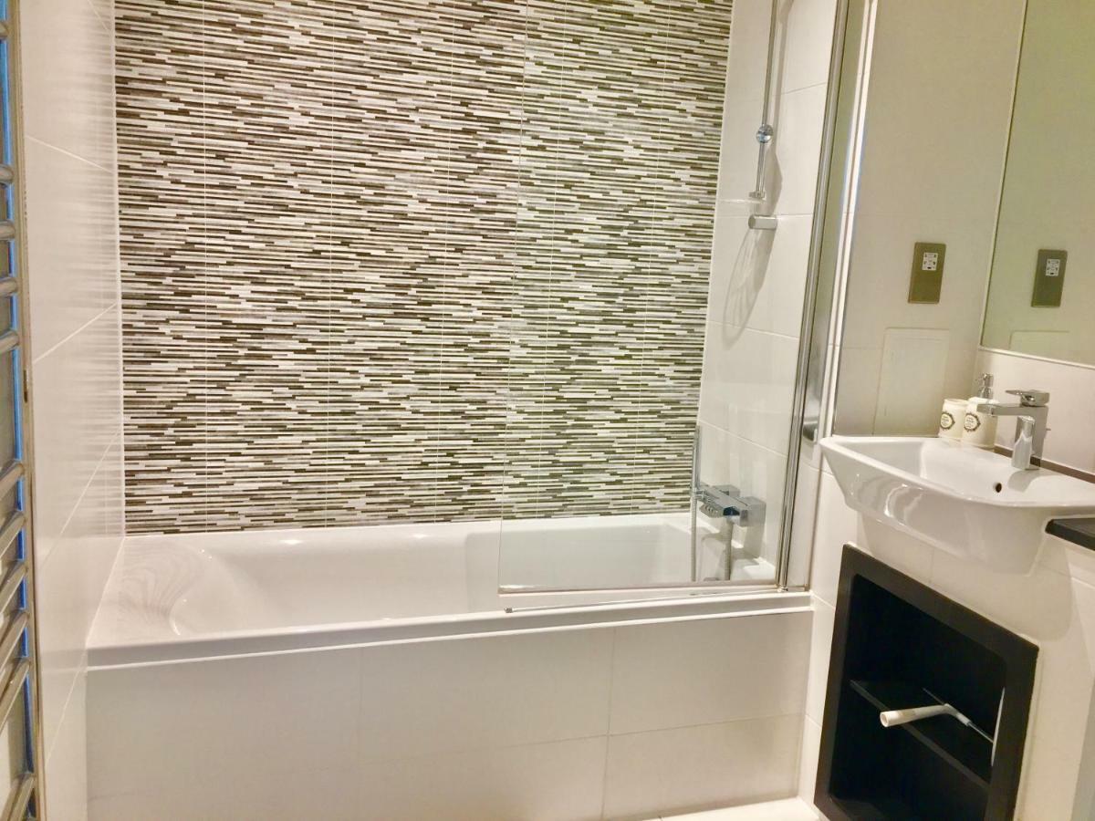 2-Bedrooms Modern Apartment Next To Velodrome, Lounge, Balcony, Parking, Abba London Ngoại thất bức ảnh